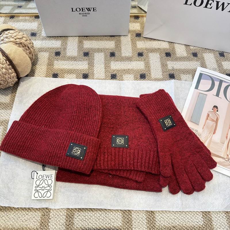 Loewe Scarf Hat Gloves (30)