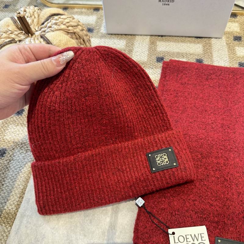 Loewe Scarf Hat Gloves (32)