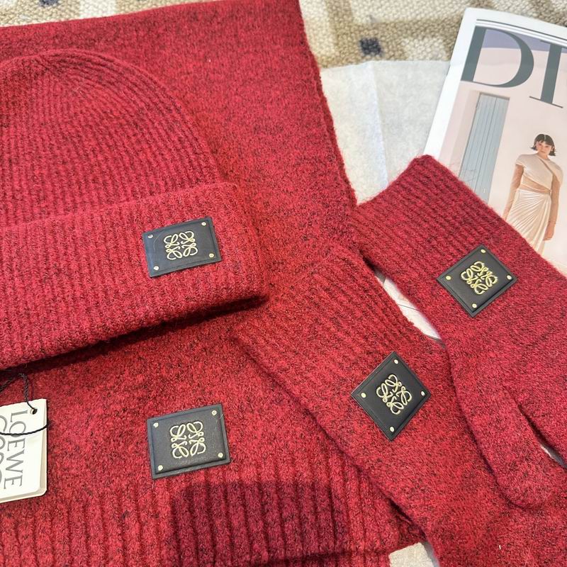 Loewe Scarf Hat Gloves (34)