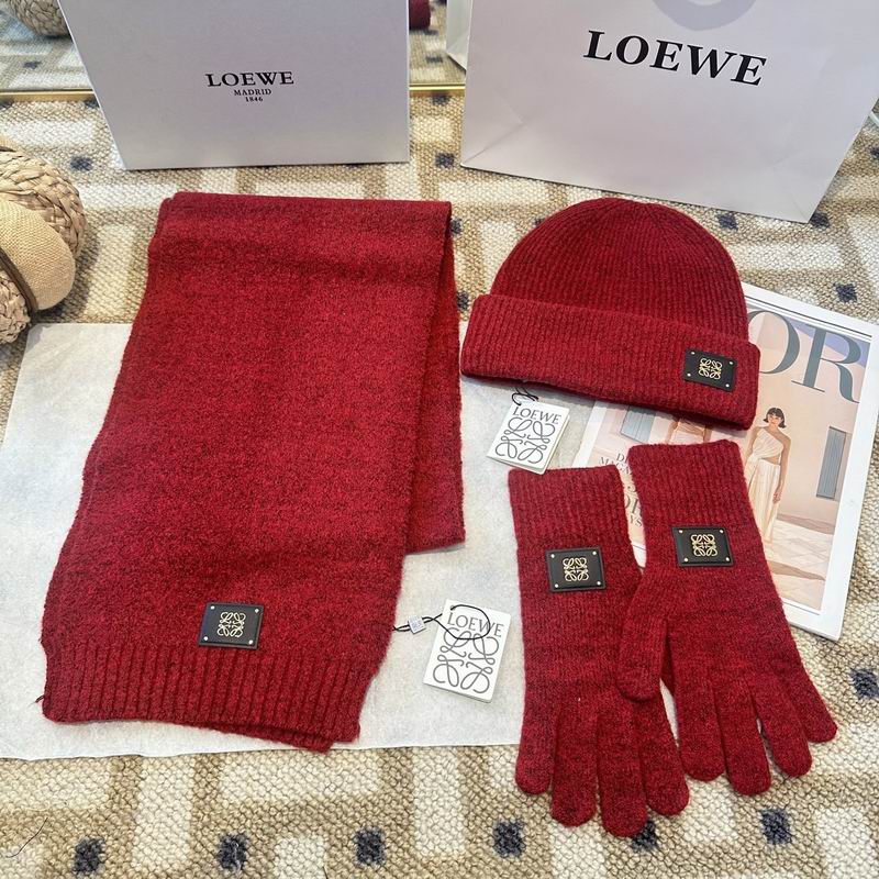 Loewe Scarf Hat Gloves (36)