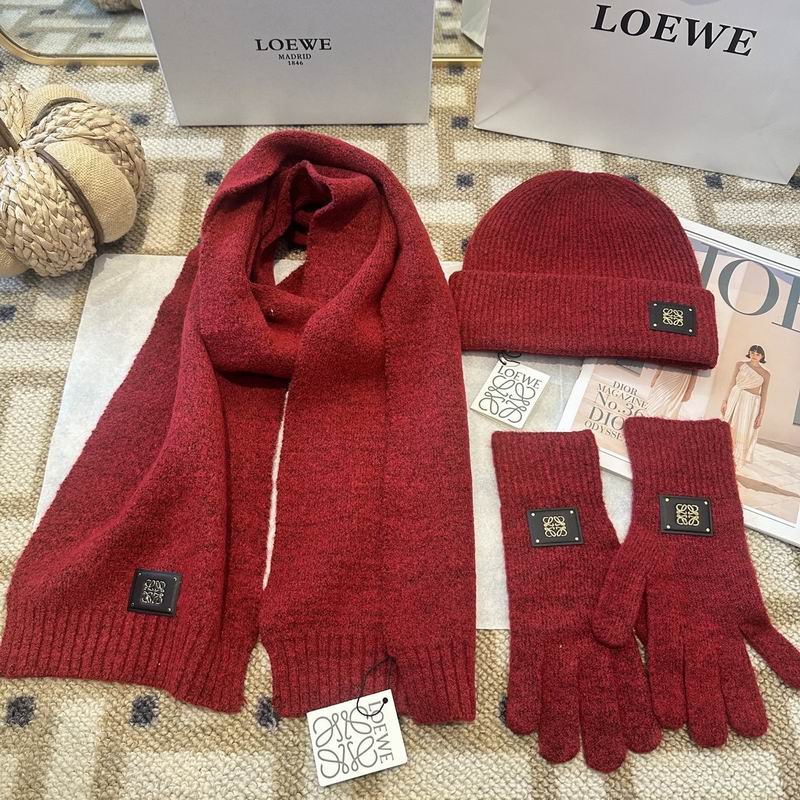 Loewe Scarf Hat Gloves (37)