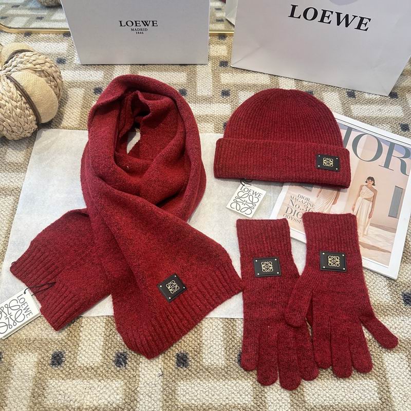 Loewe Scarf Hat Gloves (38)