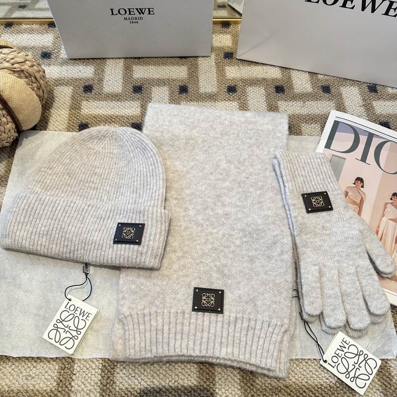 Loewe Scarf Hat Gloves (40)