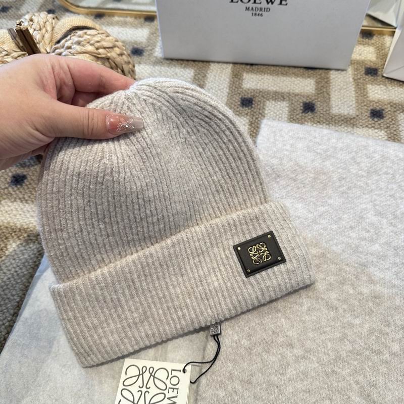 Loewe Scarf Hat Gloves (41)