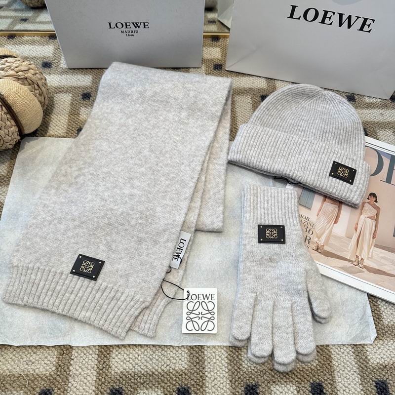 Loewe Scarf Hat Gloves (45)