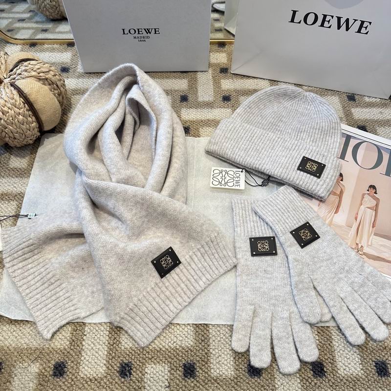 Loewe Scarf Hat Gloves (47)