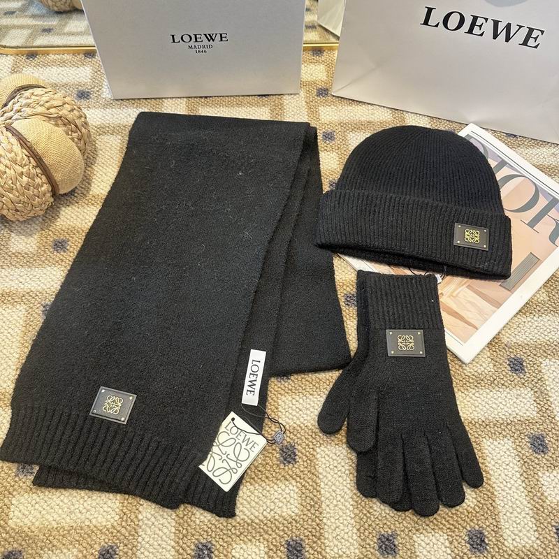 Loewe Scarf Hat Gloves (56)