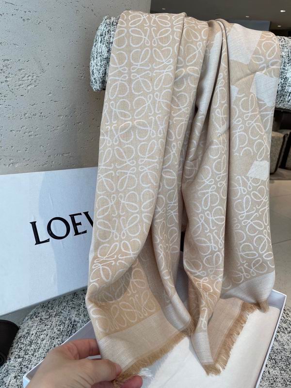 Loewe scarf 140X140cm E 68 (1)