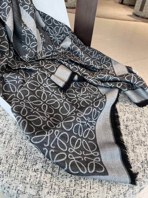 Loewe scarf 140X140cm E 68 (10)