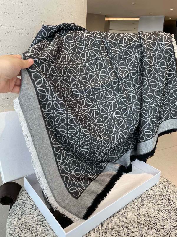 Loewe scarf 140X140cm E 68 (12)