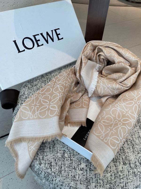 Loewe scarf 140X140cm E 68 (2)