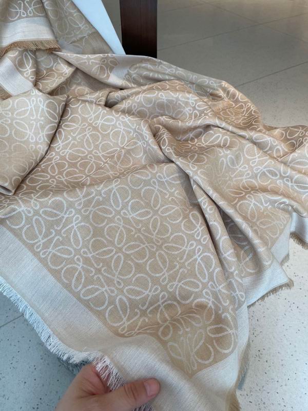 Loewe scarf 140X140cm E 68 (3)