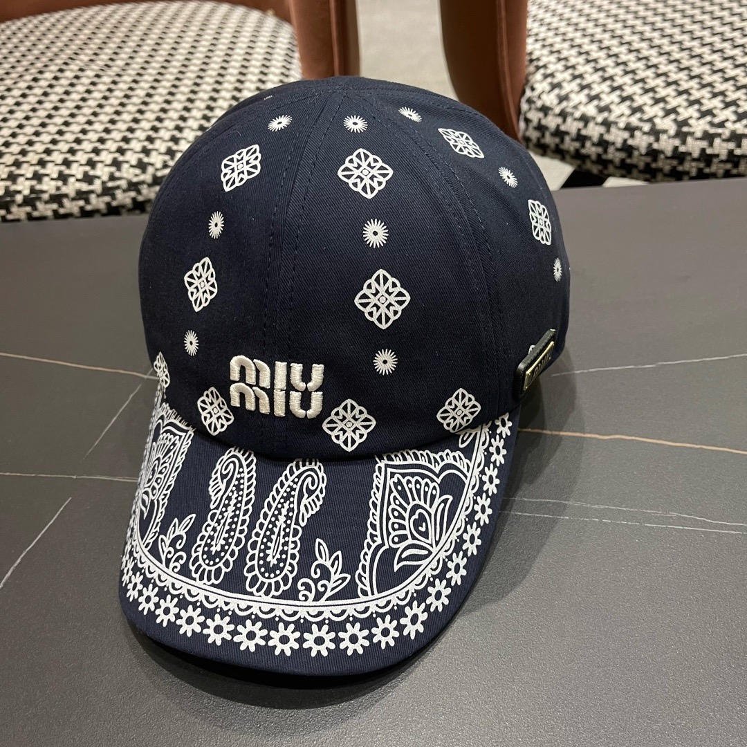 Miumiu Cap (715)