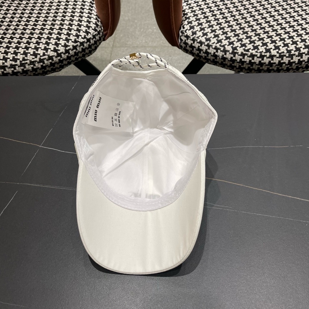 Miumiu Cap (719)