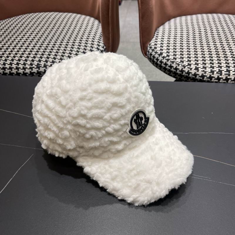 Moncler Cap (250)