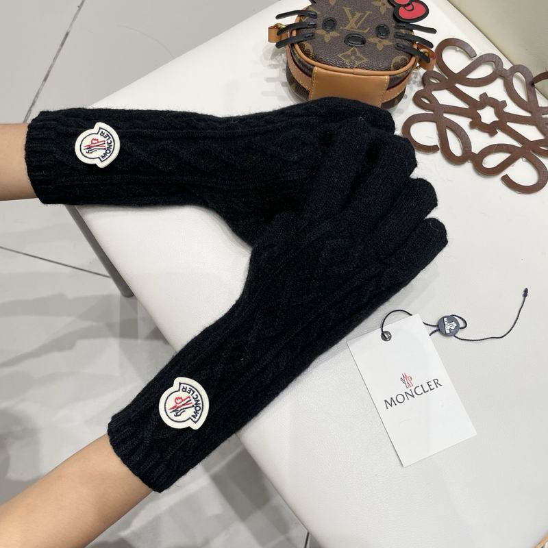 Moncler Gloves 175 (31)