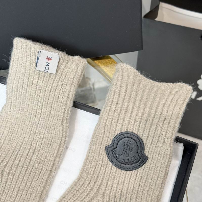 Moncler Gloves 20 (20)