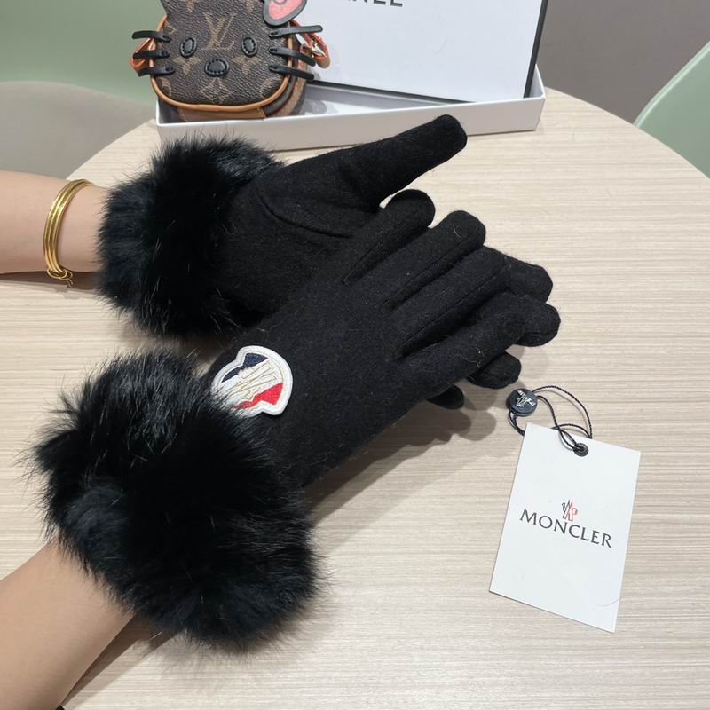 Moncler Gloves 38 (1)