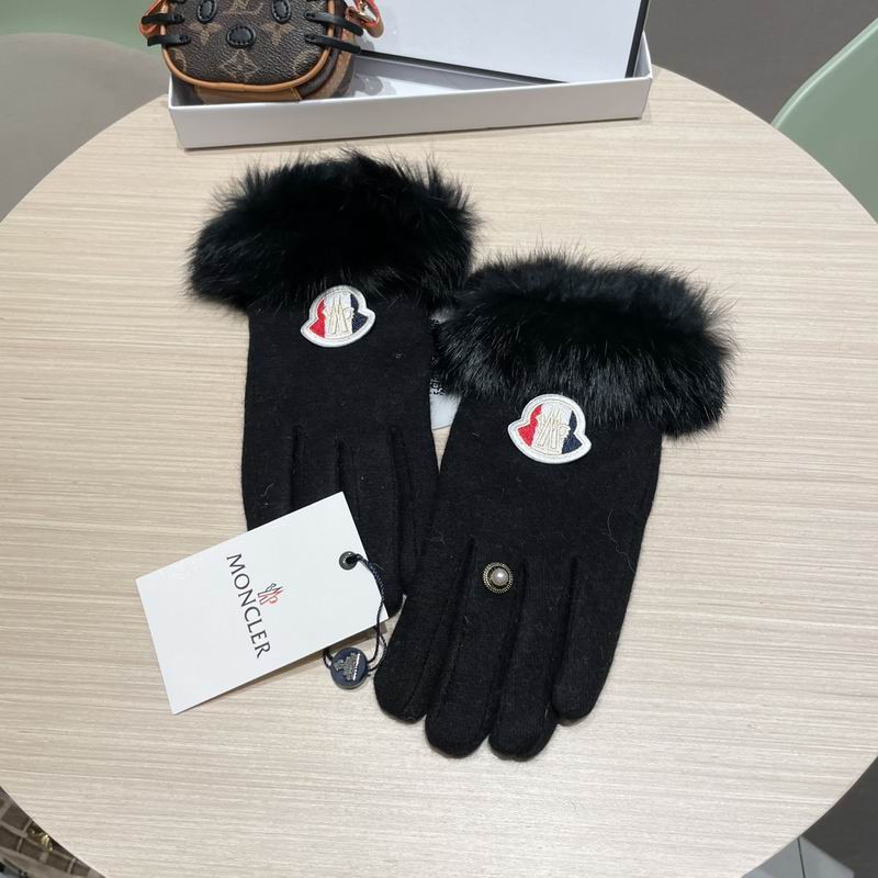 Moncler Gloves 38 (10)