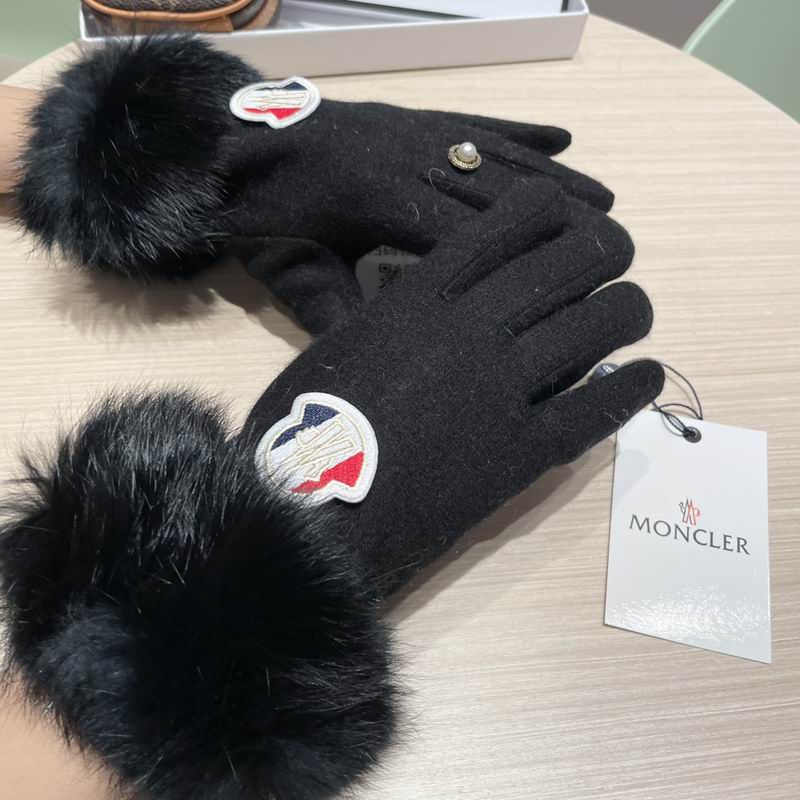 Moncler Gloves 38 (4)
