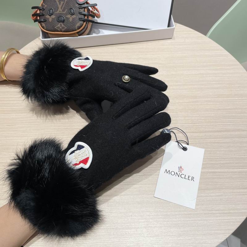 Moncler Gloves 38 (5)