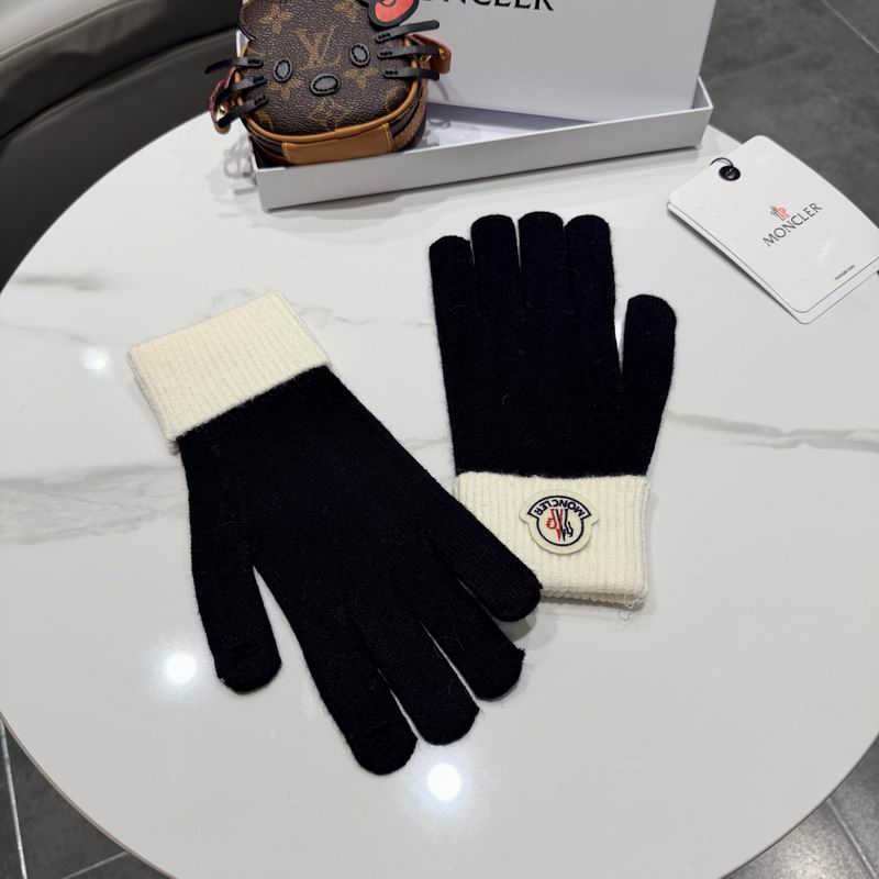 Moncler Gloves 56 (1)
