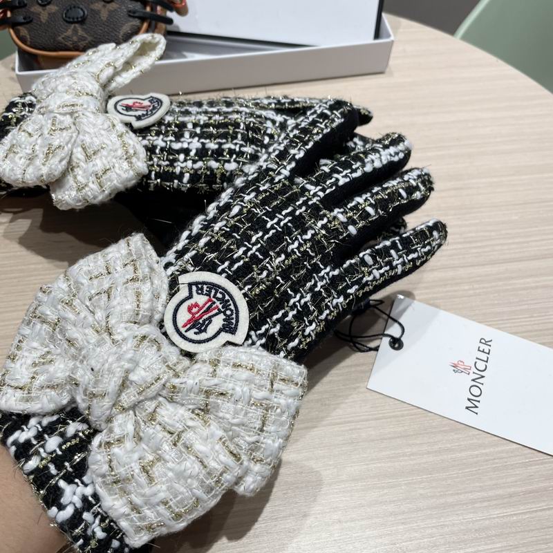 Moncler Gloves 70 (3)