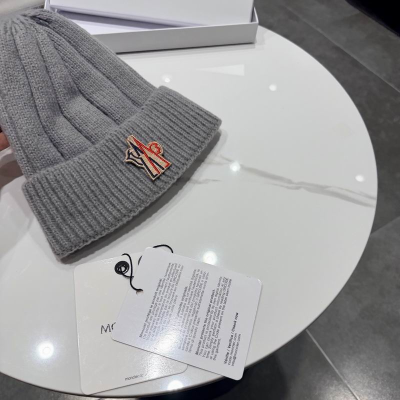Moncler hat (639)