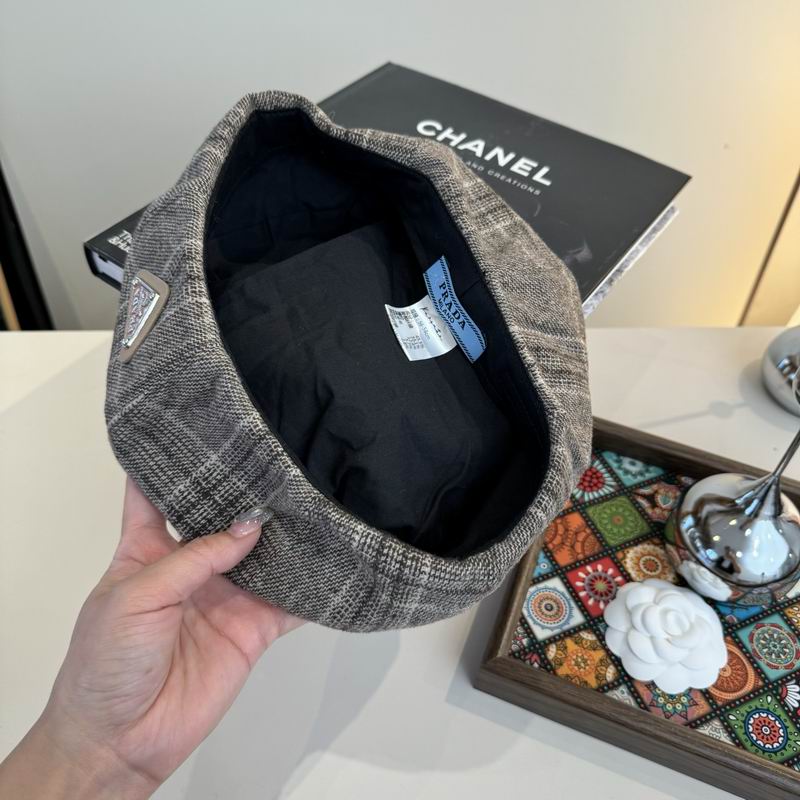 Prada beret (311)