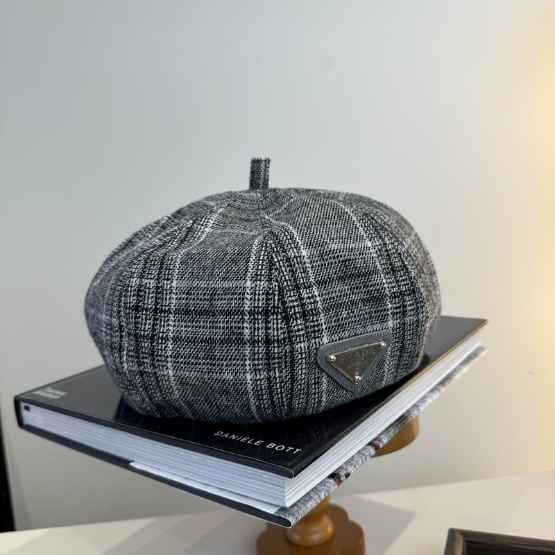 Prada beret (323)