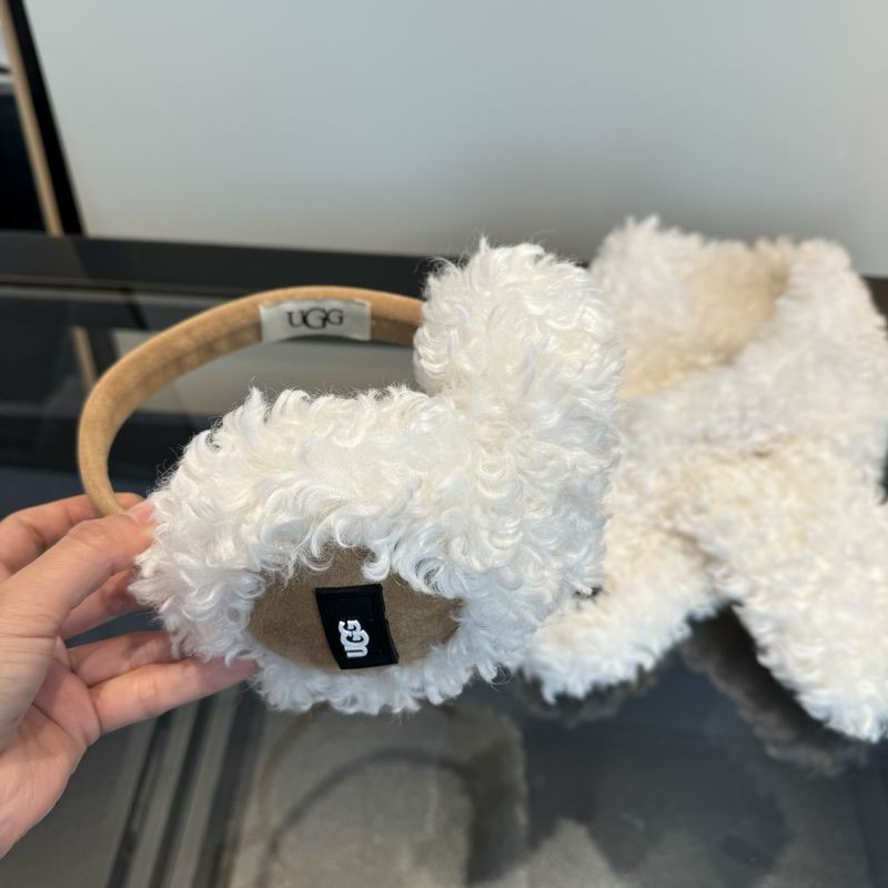 UGG Scarf Earmuff (43)