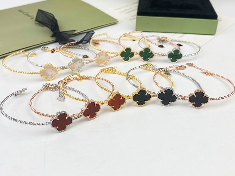 Van Cleef & Arpels bracelet 08yxq01 (1)
