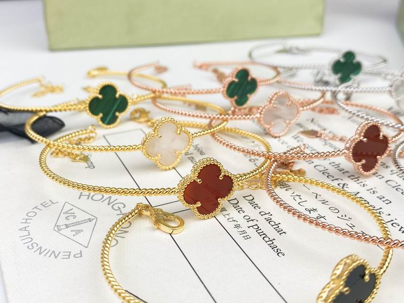 Van Cleef & Arpels bracelet 08yxq01 (3)