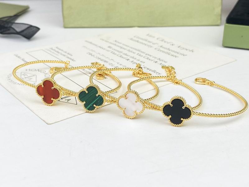 Van Cleef & Arpels bracelet 08yxq01 (6)