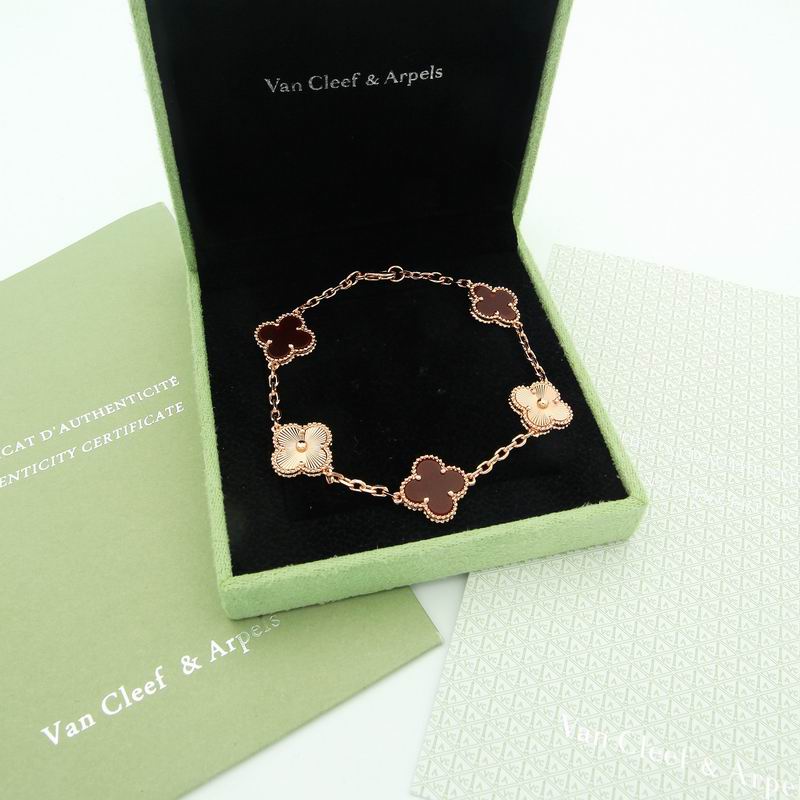 Van Cleef & Arpels bracelet 08yxq02 (5)