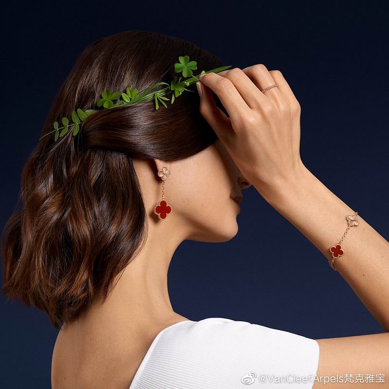 Van Cleef & Arpels bracelet 09yxq01 (1)