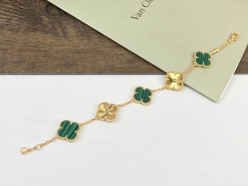 Van Cleef & Arpels bracelet 09yxq02 (5)