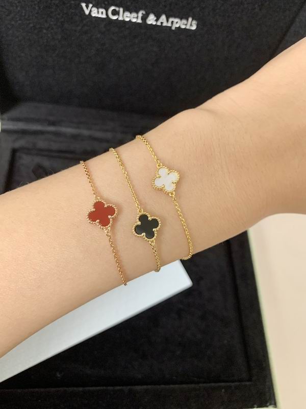 Van Cleef & Arpels bracelet 09yxq03 (8)