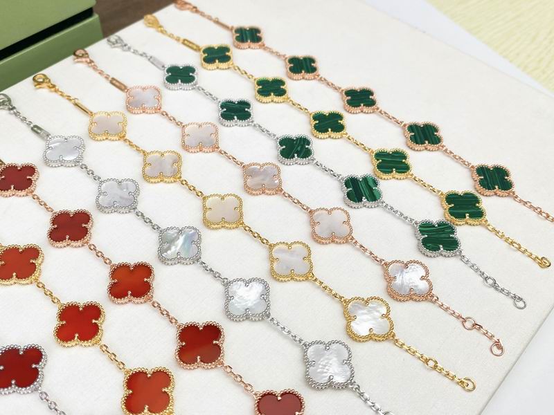 Van Cleef & Arpels bracelet 10yxq01 (2)