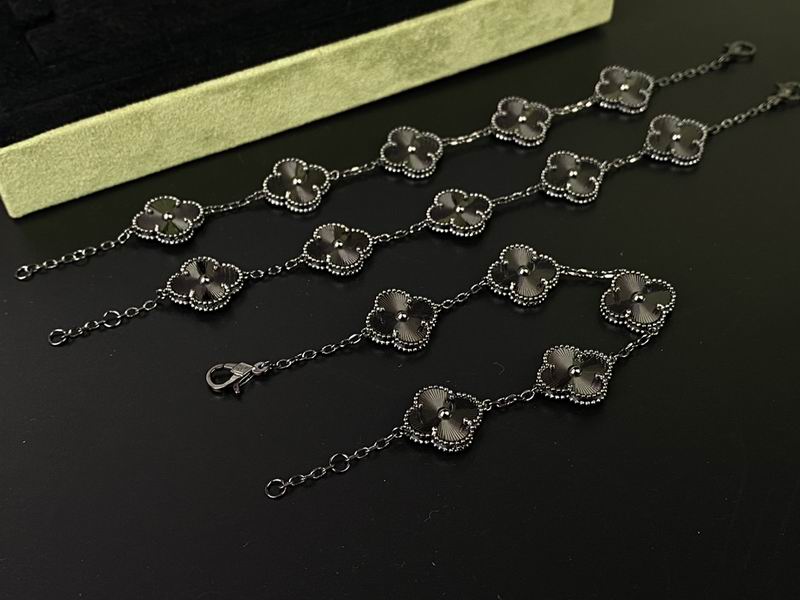 Van Cleef & Arpels bracelet 10yxq04 (2)