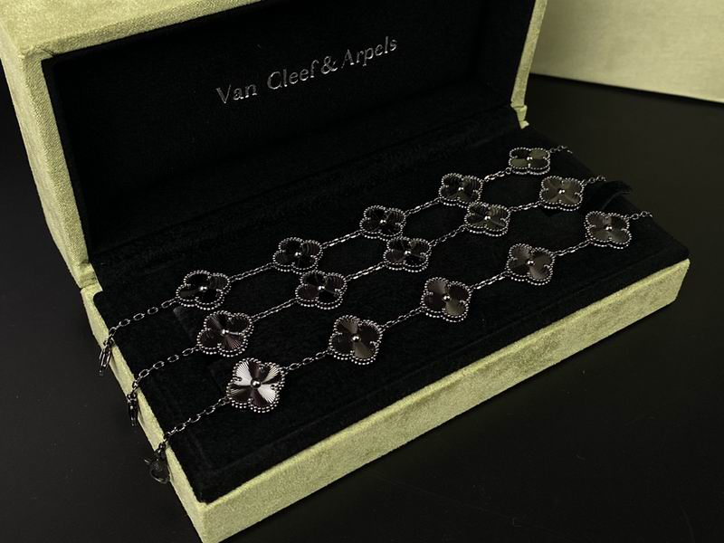 Van Cleef & Arpels bracelet 10yxq04 (3)