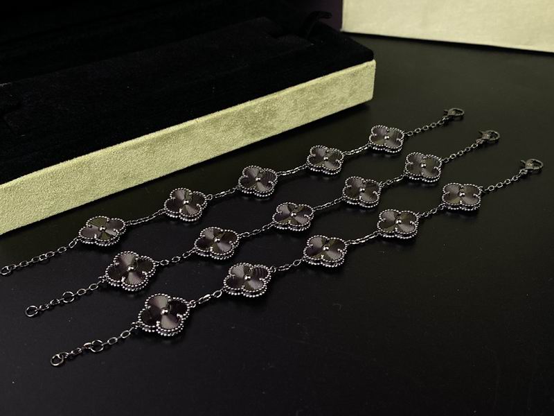 Van Cleef & Arpels bracelet 10yxq04 (4)