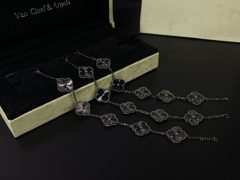 Van Cleef & Arpels bracelet 10yxq04 (5)