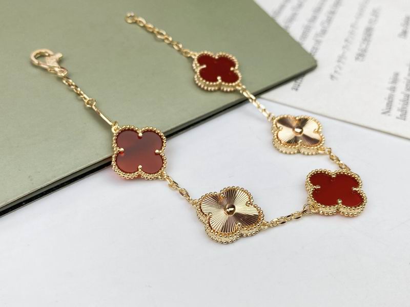 Van Cleef & Arpels bracelet 11yxq01 (3)