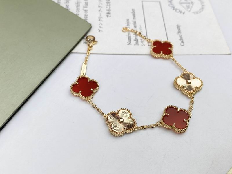 Van Cleef & Arpels bracelet 11yxq01 (5)
