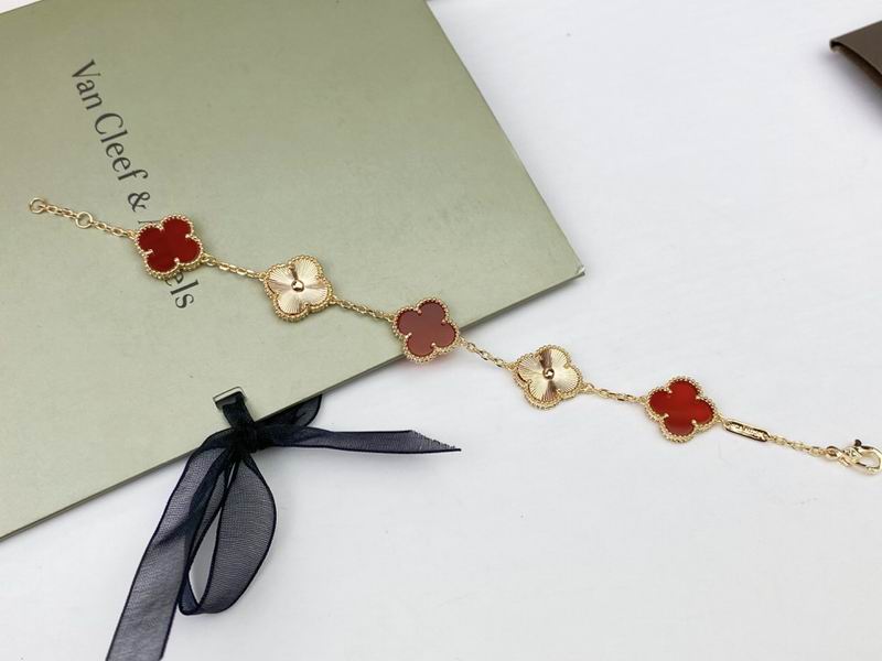 Van Cleef & Arpels bracelet 11yxq01 (6)