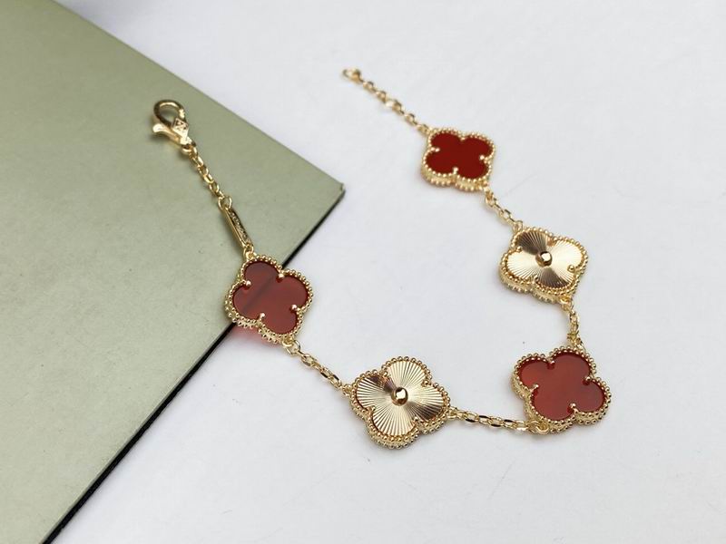 Van Cleef & Arpels bracelet 11yxq01 (7)