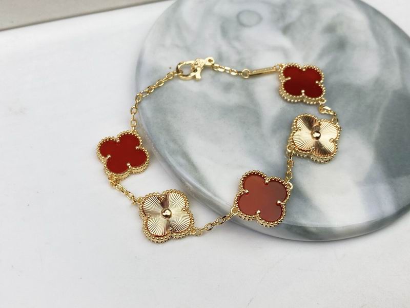 Van Cleef & Arpels bracelet 11yxq01 (8)