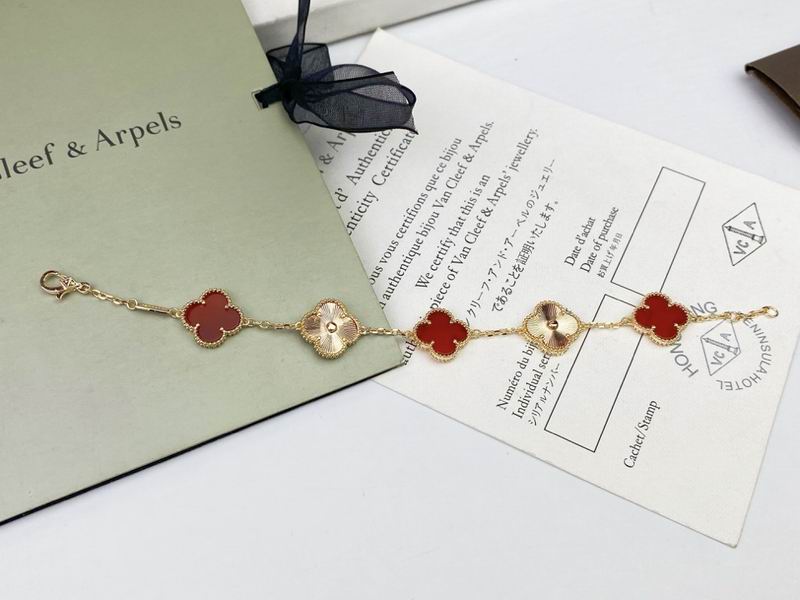 Van Cleef & Arpels bracelet 11yxq01 (9)