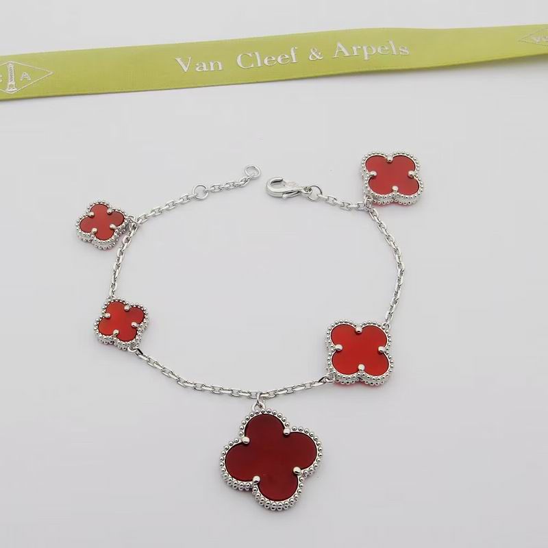 Van Cleef & Arpels bracelet 11yxq02 (7)